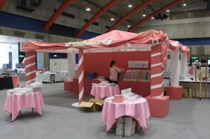 GLOW グロー 新潟 長岡 滝沢印刷 文具館タキザワ ぶんぐマルシェ ぶんマル タキザワ 文房具 ハイブ長岡 プラダン ブース プラダンブース オリジナルブース イベントブース プラスチックダンボール プラダン構造物 構造物